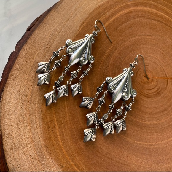 🖤5/$20 Silver Dangly Ornate Earrings - Picture 6 of 6